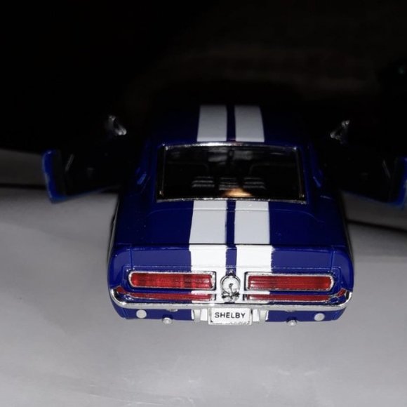 1967 Ford Shelby Mustang GT-500 1:36 Scale, 5 Die Cast Metal Model Toy Car - Picture 4 of 5